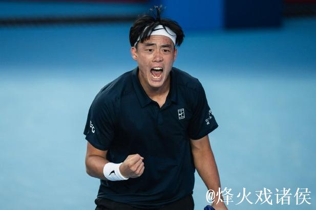 香港赛黄泽林首进巡回赛八强 吴易昺遭卢布列夫逆转